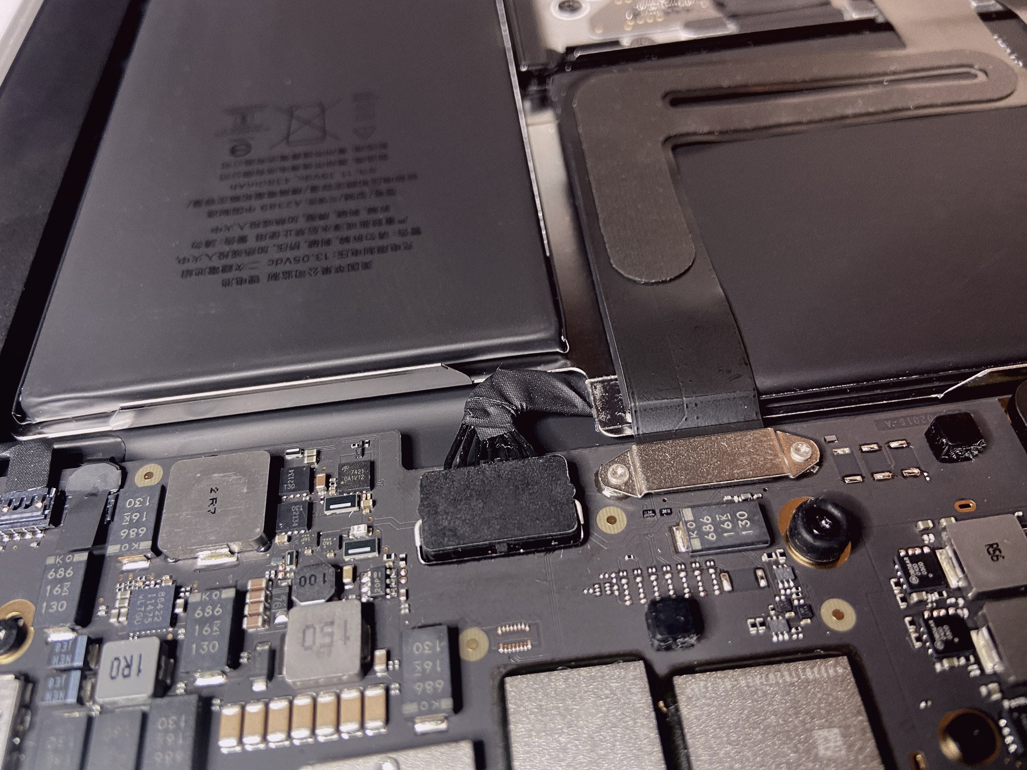 Apple MacBook Air (M1, 2020), skärmbyte