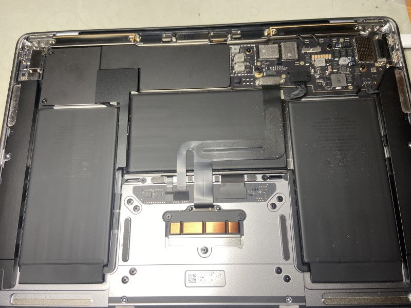 Byte av skärm med skador Macbook Air M1 2020