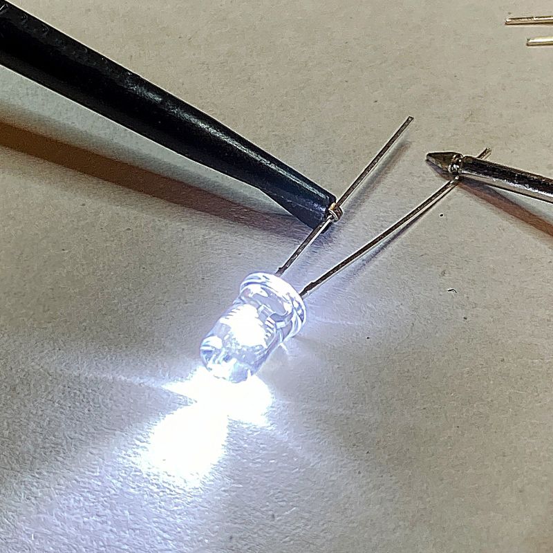 10-pack Lysdiod LED 5mm vit 8500mcd 30° 3.3V, T-1 3/4