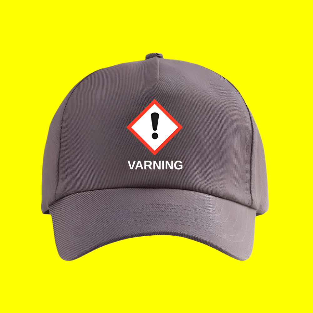 Keps mörkgrå med tryck GHS07 "VARNING" (utropstecken), basebollmodell