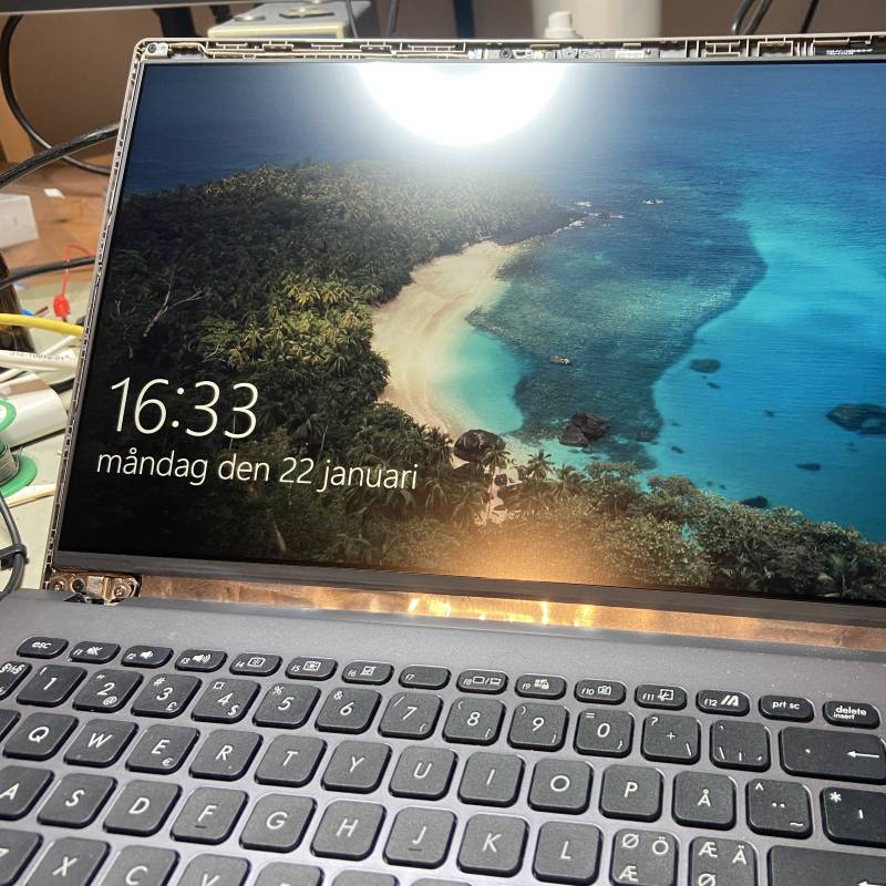 Byte av skärm på laptop - Lenovo