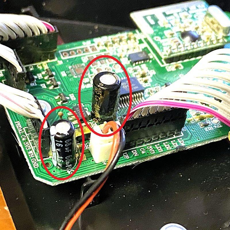 2st Kondensatorer för Guitar Hero kontroll Playstation 3, 68uF & 220uF